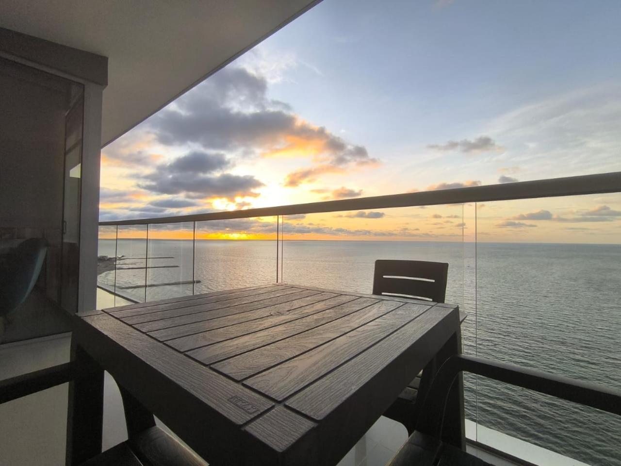 Ocean Front - 5 Stars View * Cartagena